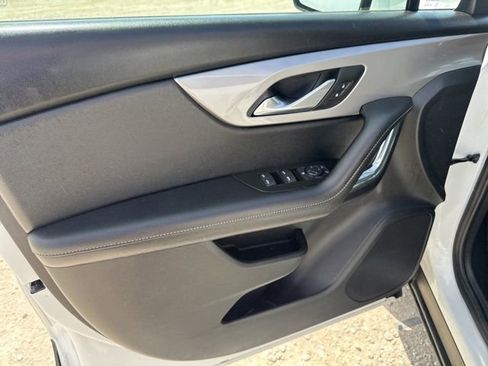 Used 2025 Chevrolet Blazer LT image 23