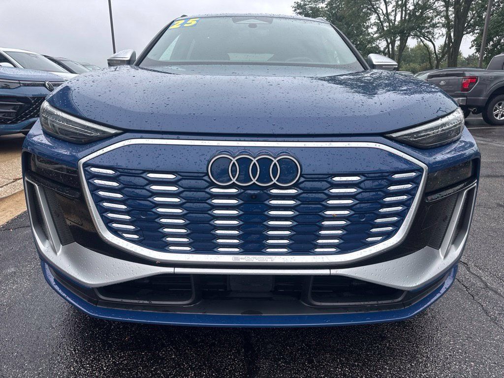 Used 2025 Audi SQ6 e-tron Prestige w/ 21" Wheel Package AWD/4WD image 8