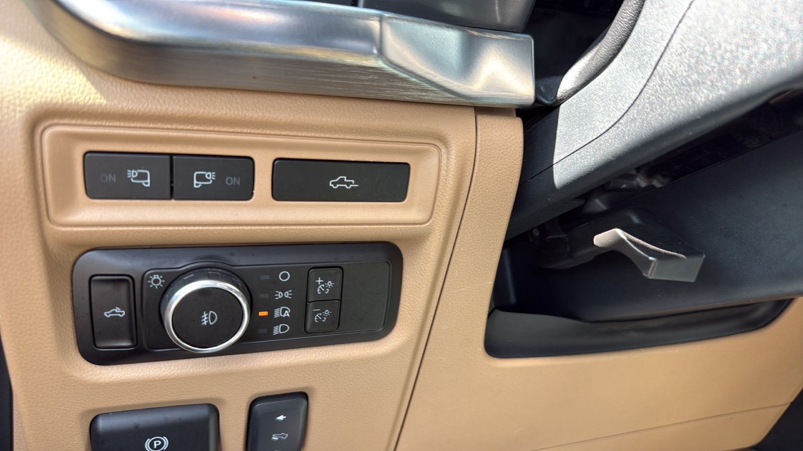 Used 2023 Ford F150 Lariat w/ Max Trailer Tow Package AWD/4WD image 13