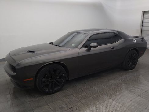 Used 2021 Dodge Challenger SXT w/ Driver Convenience Group RWD image 2