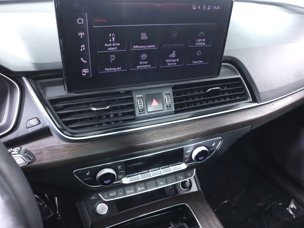 Used 2021 Audi Q5 2.0T Premium Plus w/ Premium Plus Package AWD/4WD image 12