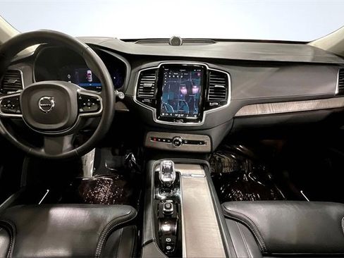 Certified 2024 Volvo XC90 B6 Ultimate w/ Lounge Package image 17