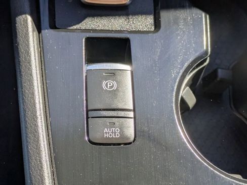 Used 2022 Nissan Rogue SV image 16