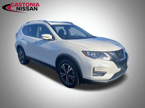 Used 2020 Nissan Rogue SV w/ Sun & Sound Touring Package image 2
