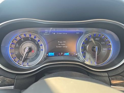 Used 2018 Chrysler 300 Limited AWD/4WD image 14