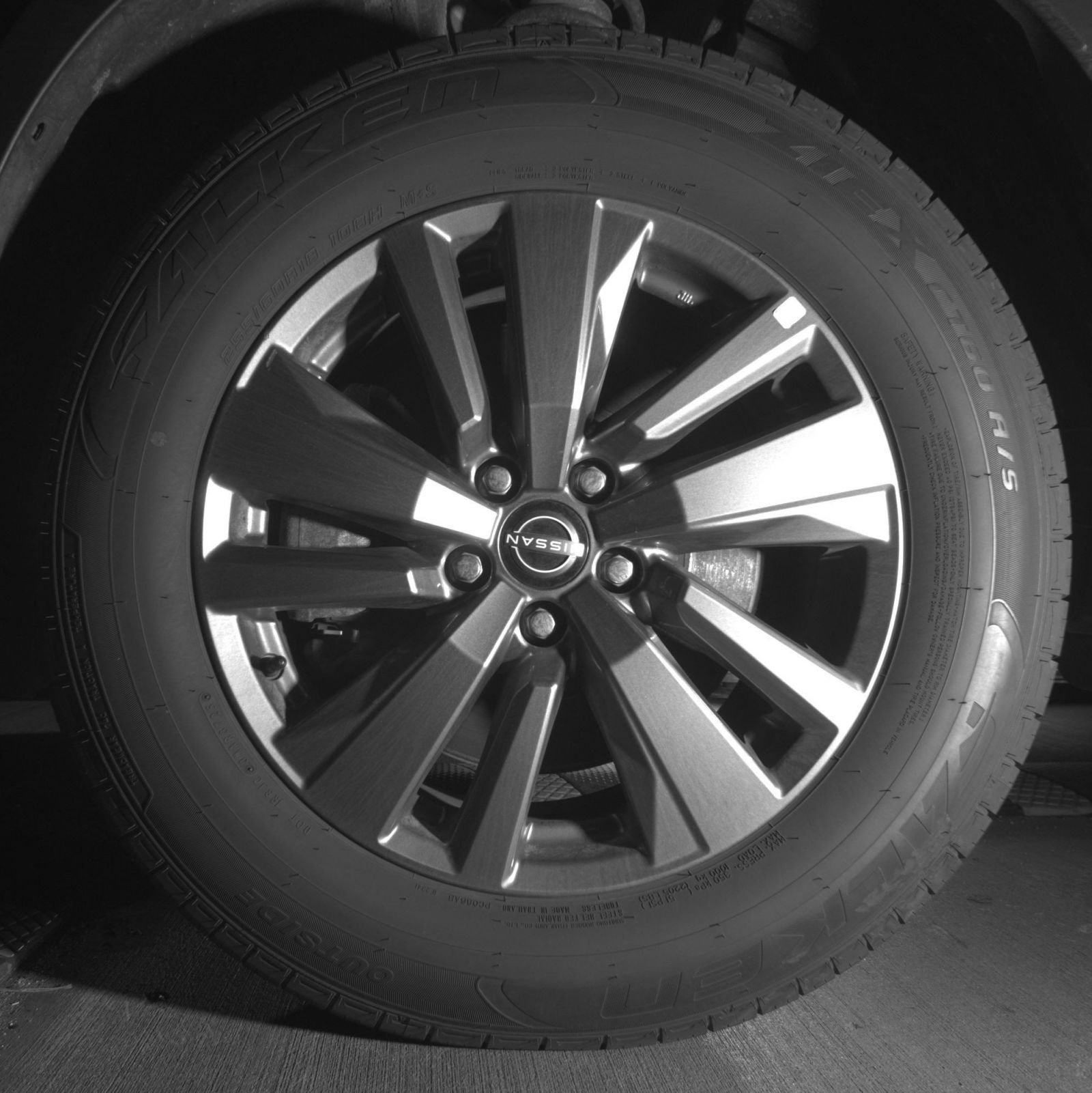 Used 2025 Nissan Pathfinder SV FWD image 14
