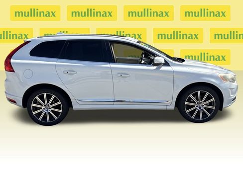 Used 2015 Volvo XC60 T5 Platinum image 2