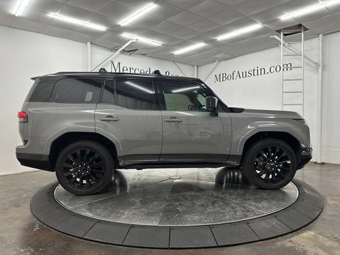 Used 2024 Lexus GX 550 w/ Accessory Package (Z1) AWD/4WD image 8