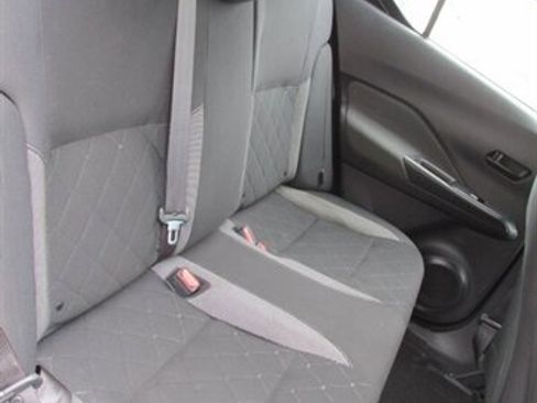 Used 2020 Nissan Kicks S image 15