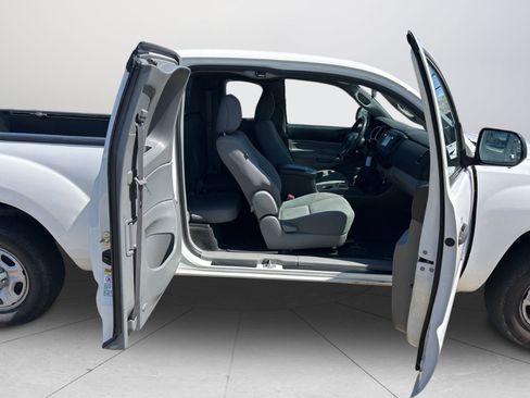 Used 2015 Toyota Tacoma 2WD Access Cab w/ Convenience Package image 12