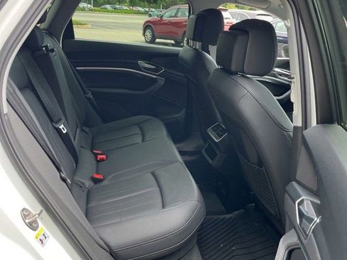 Used 2023 Audi e-tron Premium Plus w/ Premium Plus Package AWD/4WD image 3
