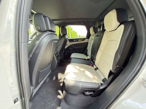 Certified 2026 Porsche Cayenne AWD/4WD image 17