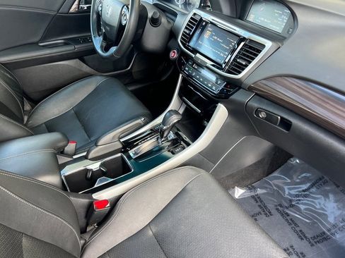 Used 2017 Honda Accord EX-L image 31