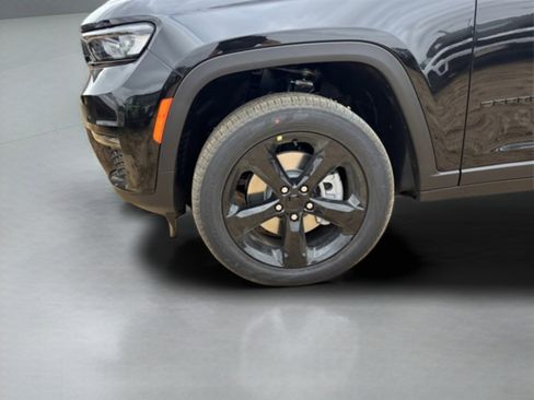 New 2025 Jeep Grand Cherokee L Limited w/ Black Appearance Package image 9