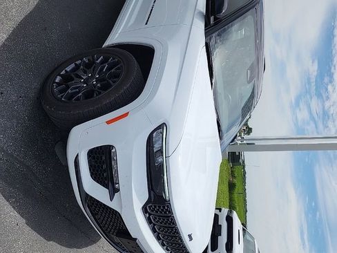 Used 2025 Jeep Grand Cherokee Summit AWD/4WD image 1