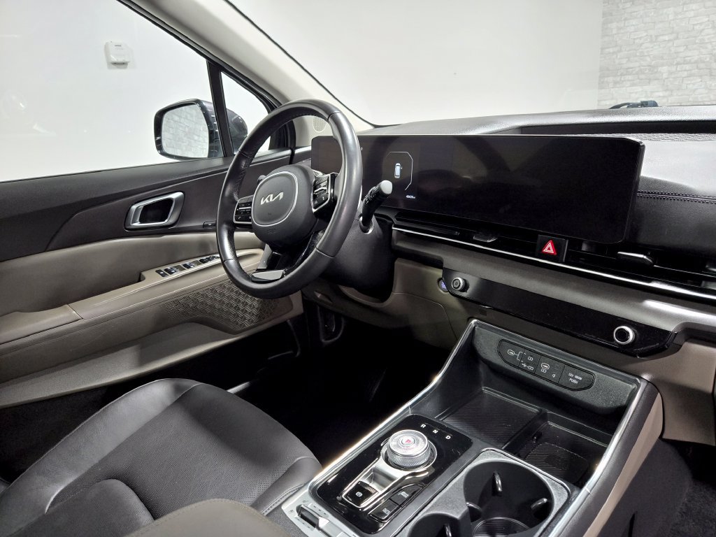 Used 2025 Kia Carnival SX FWD image 62
