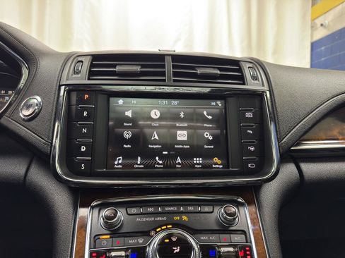 Used 2017 Lincoln Continental Reserve w/ Technology Package image 19