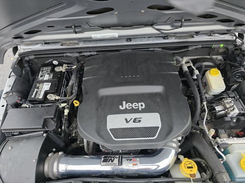 Used 2017 Jeep Wrangler Unlimited Sport w/ Connectivity Group AWD/4WD image 25