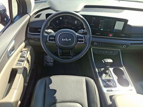 Used 2025 Kia Carnival SX image 12