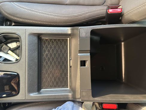 Used 2023 Nissan Frontier SV w/ Midnight Edition Package AWD/4WD image 31