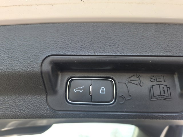 Used 2023 Ford Explorer Limited w/ Limited Technology Package AWD/4WD image 13