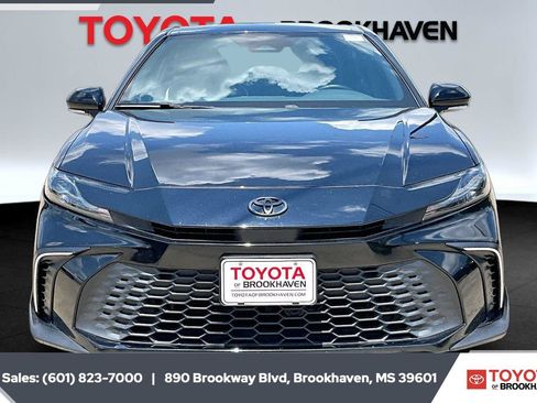 Used 2025 Toyota Camry SE w/ Convenience Package FWD image 3