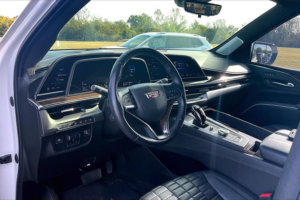 Used 2022 Cadillac Escalade Sport Platinum w/ LPO, ONYX Package AWD/4WD image 4