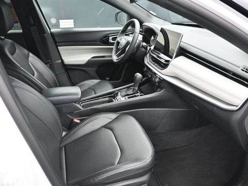 Used 2026 Jeep Compass Limited AWD/4WD image 13