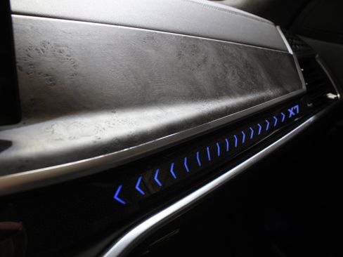 Used 2024 BMW X7 xDrive40i w/ Climate Comfort Package image 78