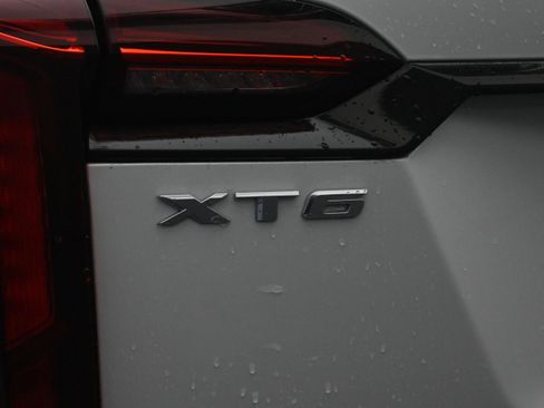 Used 2023 Cadillac XT6 Premium Luxury w/ Technology Package FWD image 12