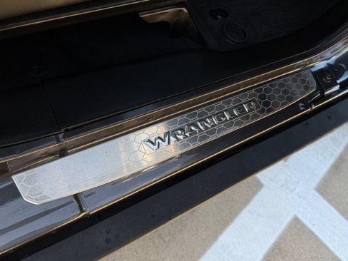 Used 2021 Jeep Wrangler Unlimited Rubicon AWD/4WD image 18
