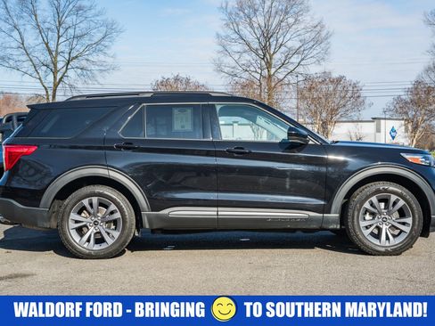 Used 2022 Ford Explorer XLT w/ Equipment Group 202A image 3