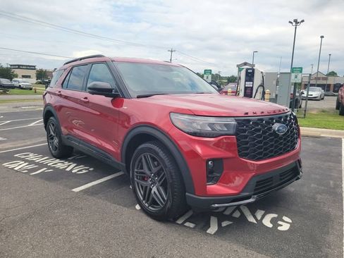 Certified 2025 Ford Explorer ST-Line w/ ST-Line Street Pack AWD/4WD image 3