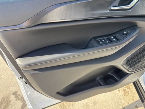 New 2025 Jeep Grand Cherokee Laredo X w/ Luxury Tech Group I image 16