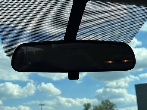 Used 2017 Nissan Titan SV image 20