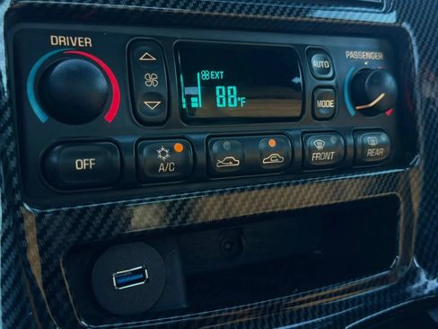 Used 2002 Chevrolet Corvette Convertible w/ Preferred Equipment Group2 RWD image 17