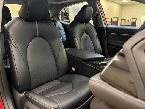 Used 2019 Toyota Camry XSE image 14