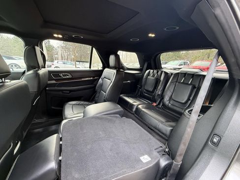 Used 2018 Ford Explorer Platinum image 30
