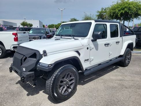 Used 2024 Jeep Gladiator Sport AWD/4WD image 3