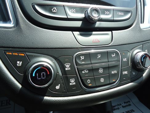 Used 2020 Chevrolet Malibu Premier FWD image 19