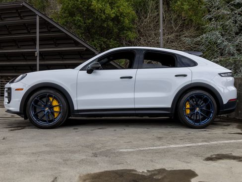 Certified 2024 Porsche Cayenne Turbo GT image 2