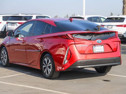 Used 2018 Toyota Prius Prime Premium image 8