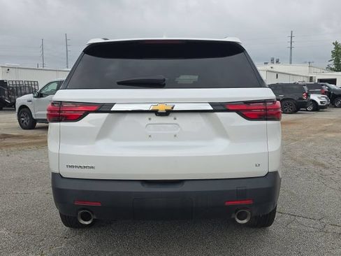 Used 2023 Chevrolet Traverse LT w/ LT Premium Package FWD image 4