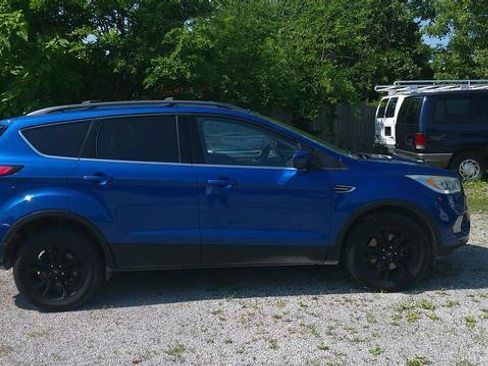 Used 2017 Ford Escape SE w/ Equipment Group 201A AWD/4WD image 12