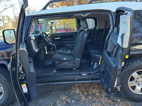 Used 2010 Toyota FJ Cruiser 4WD w/ Upgrade Pkg 2 image 5