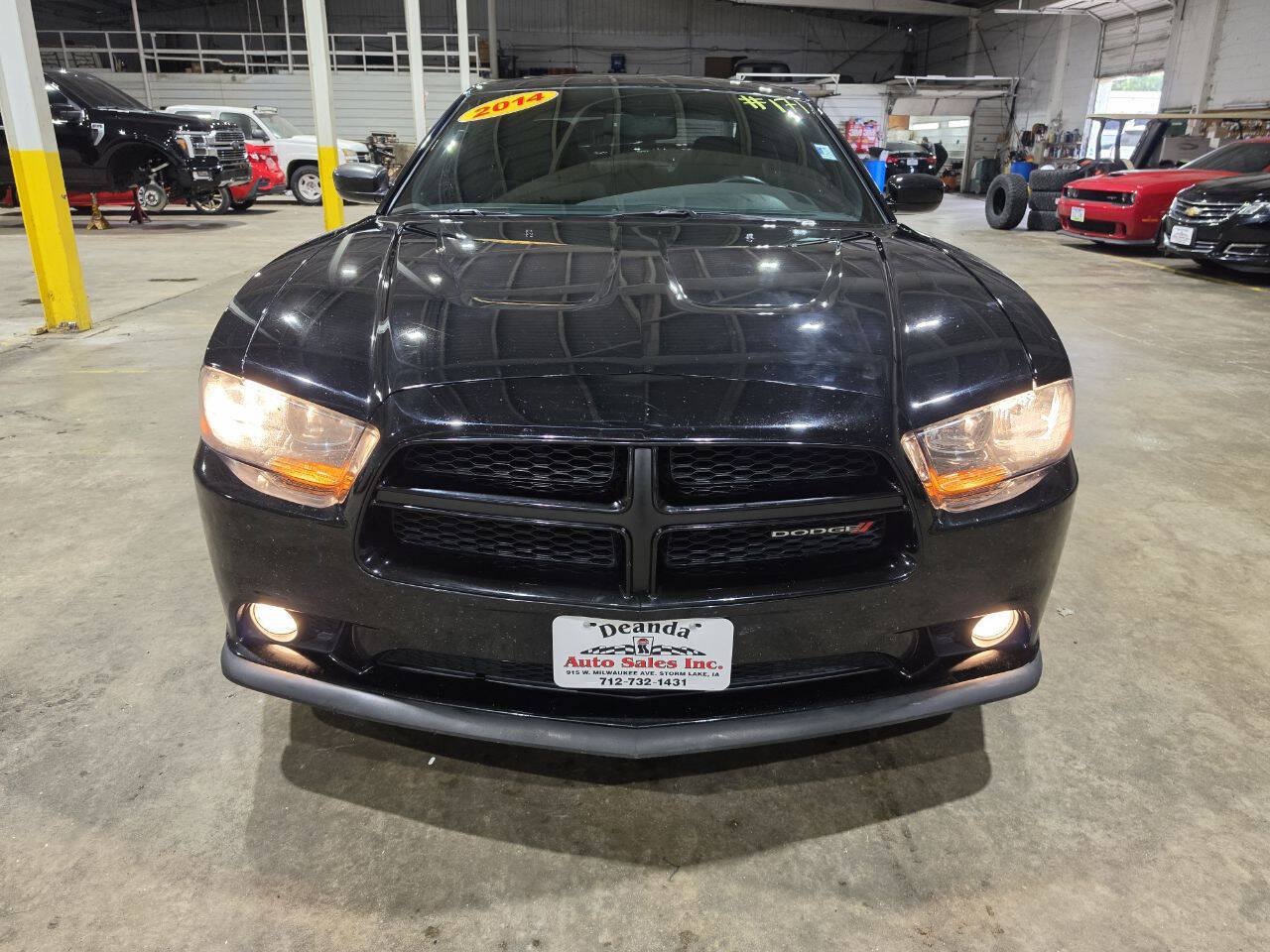 Used 2014 Dodge Charger SXT w/ Blacktop Package RWD image 19