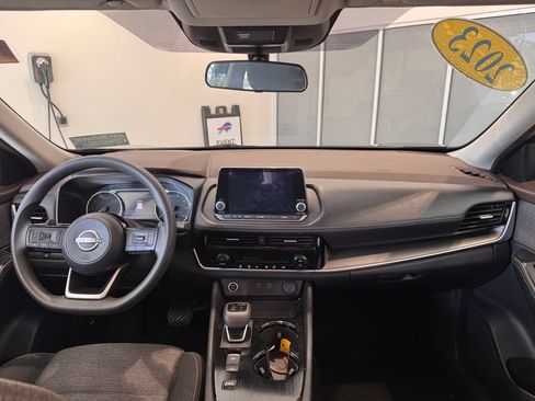 Used 2023 Nissan Rogue SV FWD image 5