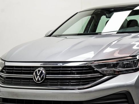 Used 2024 Volkswagen Jetta SE FWD image 2
