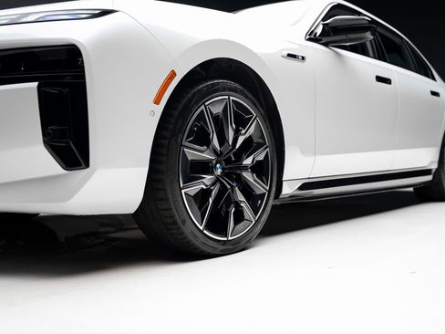 Used 2024 BMW i7 M70 AWD/4WD image 77