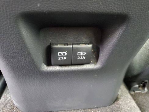 Used 2019 Toyota RAV4 XLE w/ Convenience Package FWD image 12